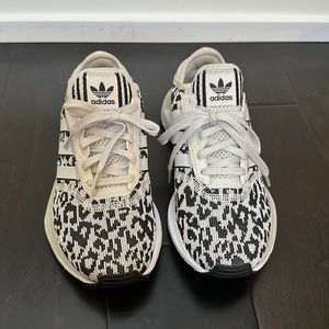 Adidas Originals Women's Swift Run 22 Sneaker, size 7